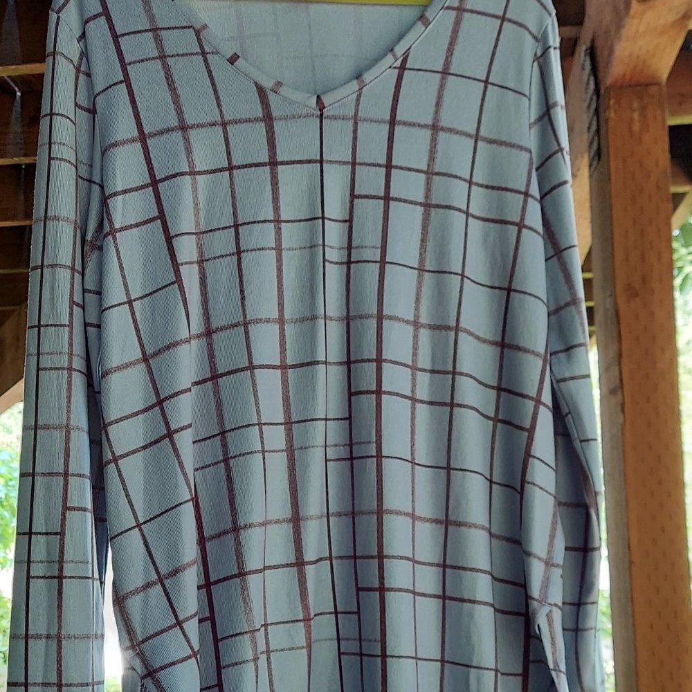NEW-Long Sleeved Apt. 9 Top in Blue and Brown